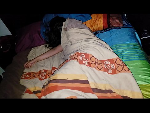 ❤️ Stepson ap reprimande jenn bèlmè li pandan l ap dòmi. ❤❌ Jis pònografi nan ht.dewporn.ru